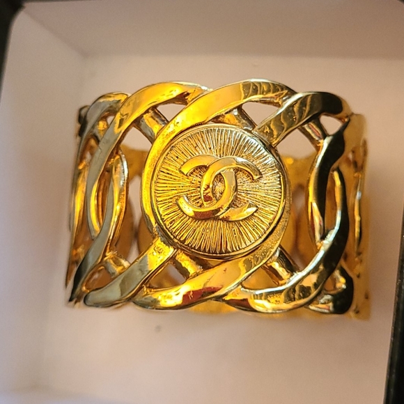 Chanel Cuff bracelet gold. - Picture 7 of 10